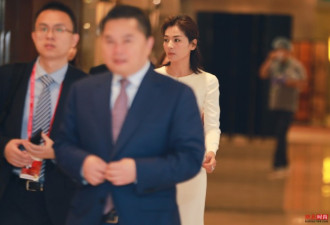 刘涛白色套装出席博鳌亚洲论坛 简洁干练