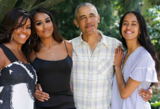 一个素雅，一个美艳，奥巴马两女儿的合影曝光