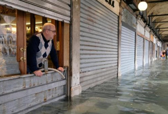 意大利威尼斯水患持续:新海潮来袭 水高1.6米