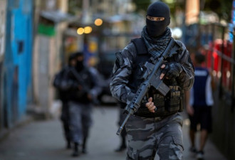 巴西警匪追逐引发派对群众踩踏事件 至少9死2伤