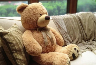 妈妈给孩子床上放了个泰迪熊 却就此酿成大祸