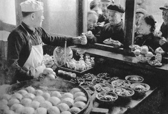 70年代大陆农村吃饭老照片，刷爆朋友圈