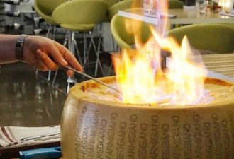 品尝过把芝士当锅，在火焰里做的意大利面吗？