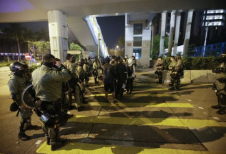 多方营救香港理大受困示威者 数十名学生离开
