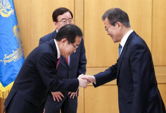 文在寅遭在野党质问 想让朴槿惠牢底坐穿