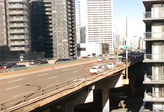 视频疯转：多伦多女司机追尾后居然要自杀！