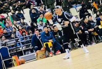 61岁赵本山 篮球场上独得36分成得分王