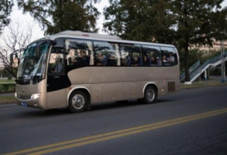 32名中国游客朝鲜遇难:巴士坠桥 车身损毁严重