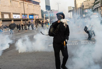 香港反送中示威继续 警方再次动用催泪弹