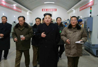 曾烟不离手 现持烟照几消失 金正恩戒烟?