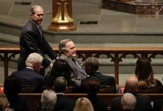 老布什总统夫人葬礼上 亲人致辞竟走欢乐路线