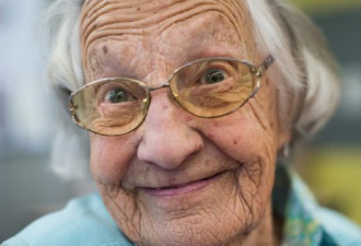 加拿大最高龄献血者健康秘诀！95岁已献血70年