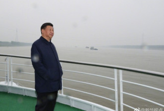 习近平驱车一个半小时在荆州乘船考察长江