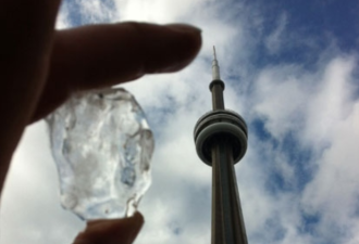 冰块从塔上坠落 多伦多CN Tower暂时关闭