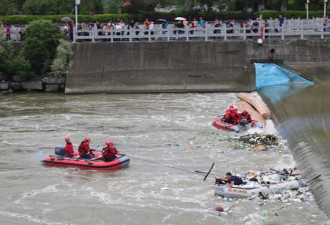 桂林龙舟侧翻遇难者父亲:看儿子在水中挣扎