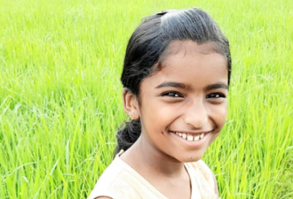 印度10岁女孩上课时被毒蛇咬死 引发游行抗议