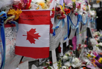各族裔市民冒雨悼念，同问：加拿大还安全吗？