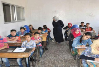 IS学校教师未给孩子上谋杀课，被恐怖分子砸死