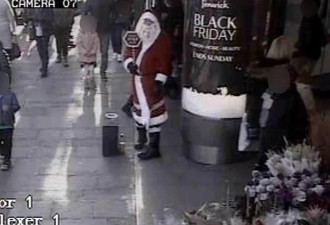 英男子扮圣诞老人,街上与小孩合影被捕入狱