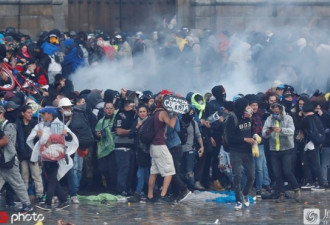 南美第三国爆发抗议 20万人上街示威