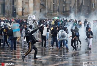 南美第三国爆发抗议 20万人上街示威