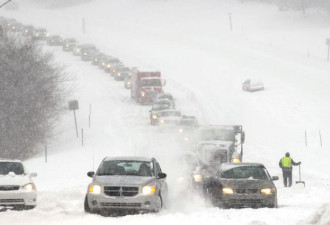 暴雪席卷美国 雪深40厘米 千万人出行受阻