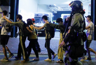 香港警察援军到岗 惩教飞虎队开始执勤
