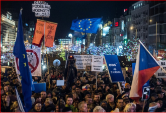 捷克5万人示威 要求诈骗欧洲联盟的总理下台