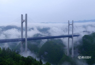 中国大桥！300米高贡水河特大桥云雾缭绕