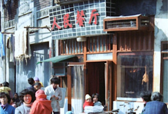 1986年上海街头，生煎馒头真叫那个香啊