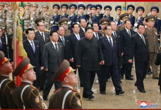 金正日逝世8周年 金正恩参谒朝鲜政治局成员陪