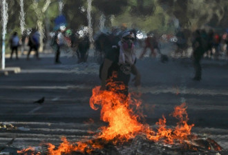 智利抗议：国际组织谴责安全部队“以暴制暴”