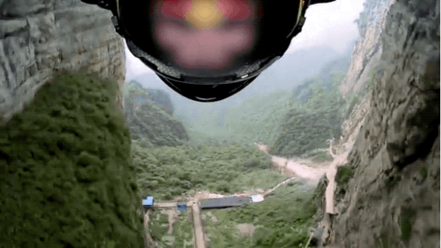 中国第一飞人：6年来专职跳悬崖…