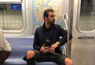 地铁上偷拍了张帅哥的照片 没想到...