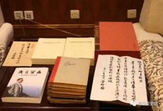吴邦国向清华大学捐赠大学笔记和个人著作