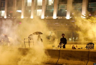 市民发起集会游行 控诉港警停止催泪弹毒害孩子