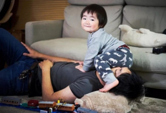 虐哭50万人！患癌爸3年拍下儿子上万张生活照