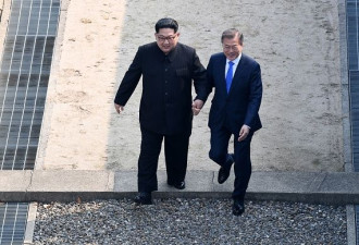 金正恩健康堪忧？欢迎仪式上数度脸红气喘
