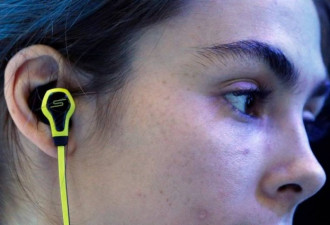 戴耳机的一代人: 听力损失不断加重