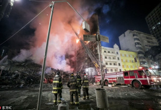 巴西一座26层废弃高楼失火，瞬间轰然倒塌