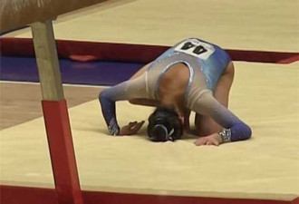 美华裔体操冠军比赛失误 头朝下着地险摔断脖子