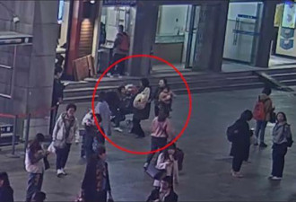 妇女在上海火车站公开抢2岁女童 检方提前介入