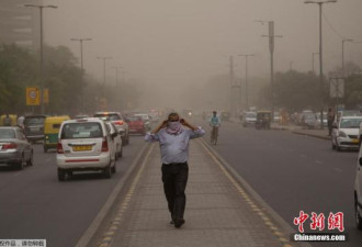 印度北部遭沙尘暴侵袭 死亡人数升至97人