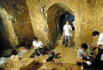 千年古墓棺材写道“开者即死” 打开后顿时欣喜