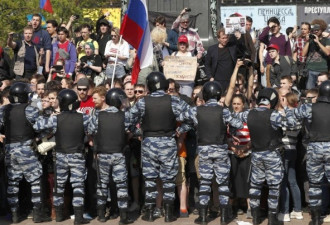 俄爆发全国反普京连任大规模示威 逾千人被捕