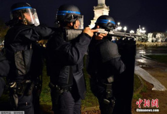 法国突发枪击案 30声枪响 枪手扔手榴弹