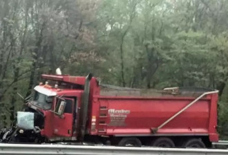 新泽西州严重车祸 校车与重型卡车迎头相撞