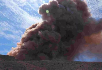 夏威夷火山爆发引发6.9级强震 岩浆涌街毁民宅