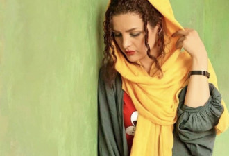 伊朗女孩头巾下的真实生活：地下室的美发沙龙