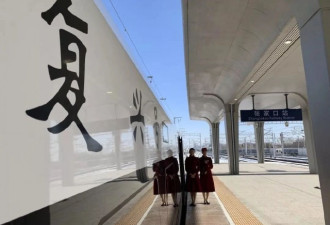 中国新“京张高铁”通车 穿越八达岭长城地底